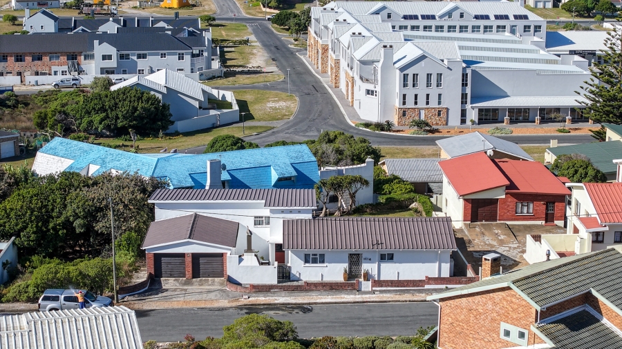 4 Bedroom Property for Sale in Struisbaai Western Cape
